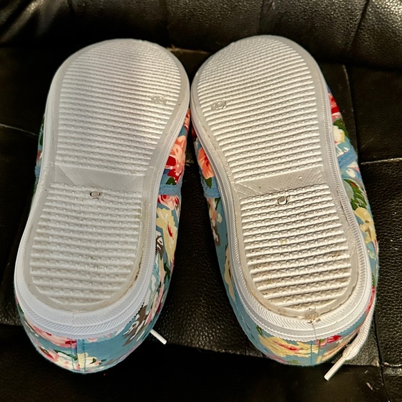 Ladies Floral Print Sneakers Size 10 Blue background with colorful flowers - Picture 3 of 13